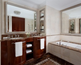 Номер Гранд Делюкс с одной кроватью King в The Carlton, Moscow