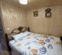 Шестиместный коттедж с балконом в Три Стихии