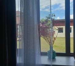 Номер с отдельным входом, двуспальная и односпальная кровати. в Аршан