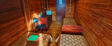 Трехместный номер с 3 односпальными кроватями с видом на горы в Заимка Камза