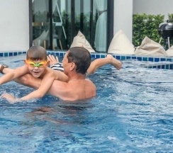 Двухместная семейная вилла двуспальная кровать в Happy Family Villa