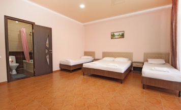 Четырёхместный номер Standard с балконом в Гранд хаус