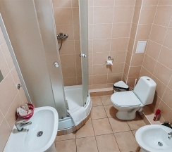 Первая категория (с балконом, вид на озеро, раздельные кровати) в Вилла Вальмонт