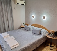 «КОМФОРТ ПЛЮС 3» С ТЕРРАСОЙ ЧЕТЫРЕХМЕСТНЫЙ НОМЕР ДВУСПАЛЬНОЙ КРОВАТЬЮ И ДИВАНОМ в Цитрус