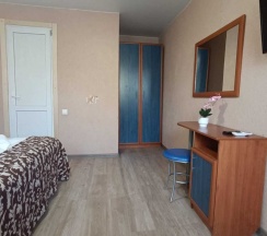 Стандартный трехместный номер в Тенистый Берег