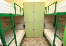 Кровать в общем номере в Sino Hostel Kata