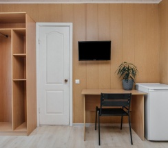Номер семейный Standard с 2 комнатами с балконом и с красивым видом из окна в Green rent