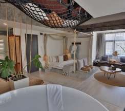 Одноместные апартаменты с 2 комнатами двуспальная кровать в YOLO Bangkok Boutique Hotel