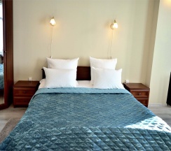 №1. Семейный номер с двуспальной кроватью, диваном и видом на Байкал в Прибой