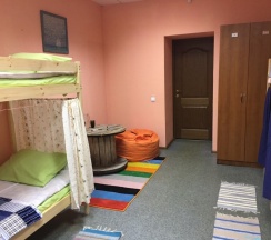 Кровать в общем номере в Sova