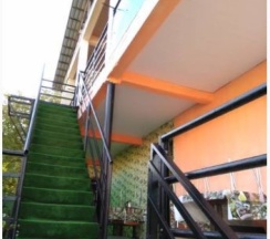 Четырёхместный Стандарт вид в сад (с балконом) в Диана