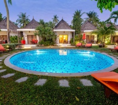 Бунгало Deluxe с видом на бассейн в Отель Secret Garden Beach Resort