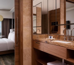 Номер улучшенный с 1 двуспальной кроватью в Radisson Blu Olympiyskiy Hotel Moscow