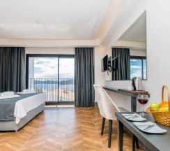 Двухместный номер Standard с частичным видом на море двуспальная кровать в Kas Pier Hotel