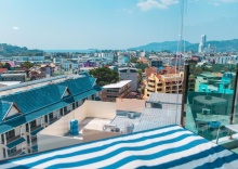 Двухместный номер Deluxe с видом на море двуспальная кровать в Triple L Hotel Patong Beach