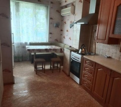 Апартаменты в 2х комнатная кв., 11 мкр., 2 этаж