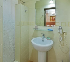 Двухместный номер с балконом в Лорис