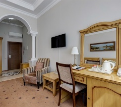 НОМЕР "ДЖУНИОР СЮИТ" с 2 отдельными кроватями в Губернаторъ