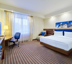 Номер стандарт с 1 двуспальной кроватью в Hampton by Hilton