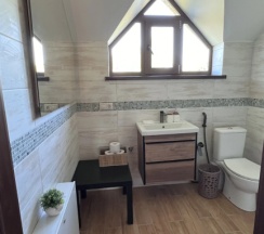 Коттедж Superior с балконом и с красивым видом из окна в Горки