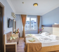 Двухместный семейный люкс 2 отдельные кровати в Hawaii Suite Beach Hotel