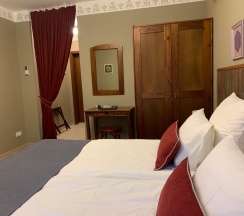 Номер стандарт улучшенный с 1 двуспальной кроватью в Дом над озером