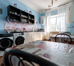 Общий номер на 2 гостей. раздельные кровати в Dom hostel