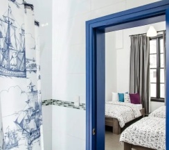 Трёхместный номер Superior в Tomo Hostel