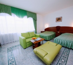 Трёхместный номер с балконом в Ясон