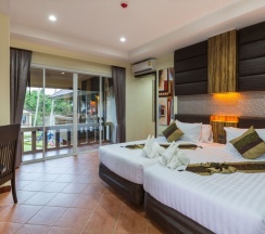 Семейный номер Deluxe с балконом и с видом на море в Отель Royal Beach Boutique Resort & Spa