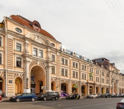 Номер с мансардным окном, двухспальной кроватью и небольшим диваном (Roof DBL) в Roof capsules