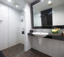 Трёхместный номер Standard в Lokal Phuket