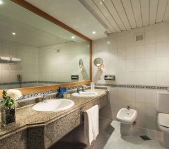 Двухместный номер Deluxe с видом на море двуспальная кровать в Pickalbatros Golf Beach Resort