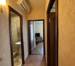 Четырёхместный номер Standard с 2 комнатами с балконом и с красивым видом из окна в На Короткой