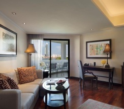 Двухместный полулюкс с видом на реку (двуспальная кровать) в Anantara Riverside Bangkok Resort