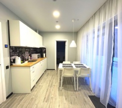 Апартаменты с 2 комнатами с красивым видом из окна в Можайское приморье