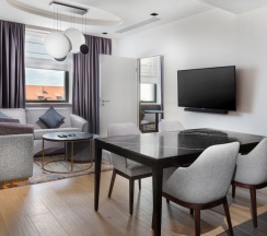 Шестиместные апартаменты с 2 комнатами в The Basilian Minsk, Curio Collection by Hilton