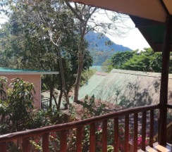 Двухместное бунгало с балконом (2 отдельные кровати) в Phi Phi Jungle Hill Bungalow