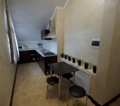 Четырёхместный люкс Мансарда с видом на горы в Елена