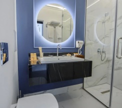 Двухместный люкс Queen двуспальная кровать в Казахстан