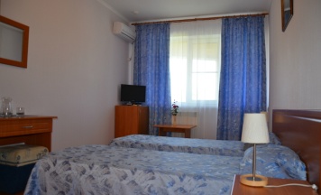 Двухместный номер Economy с балконом и с красивым видом из окна 2 отдельные кровати в Собер