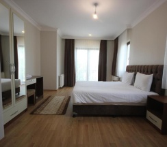 Вилла с балконом и с красивым видом из окна в Guzel Evler Family Resort