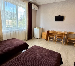 Эконом с общим с/у на этаже, три односпальные кровати в Vista