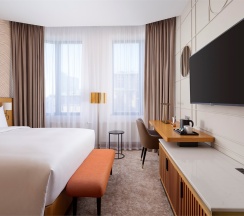 Стандартный номер с видом на город с кроватью Queen в DoubleTree Moscow Arbat