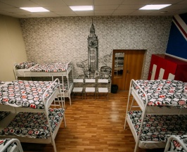 Кровать в 10-местном общем женском номере в Sky Hostel