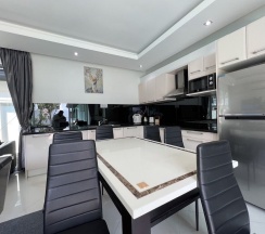 Вилла Luxury с 4 комнатами с видом на бассейн в Villas In Pattaya