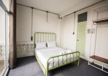 Двухместный номер Standard с балконом двуспальная кровать в Memmoth Hostel In Lampang