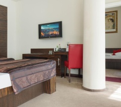 Семейный люкс с 2 комнатами в EA Hotel Crystal Palace
