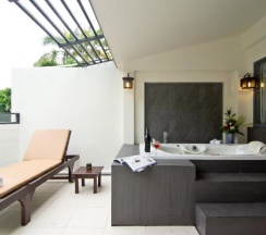 Двухместный номер Deluxe Jacuzzi двуспальная кровать в Sunshine Garden Resort