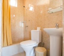 Четырёхместный номер Standard с балконом в Singer